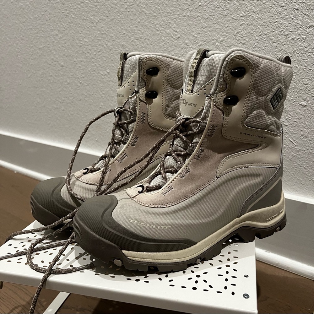 Columbia boots - basically new